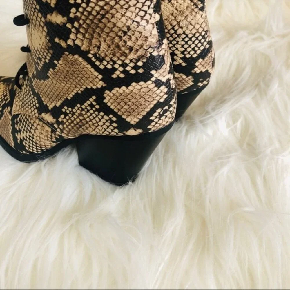 Qupid women's block heel snake skin lace front boots size 6M